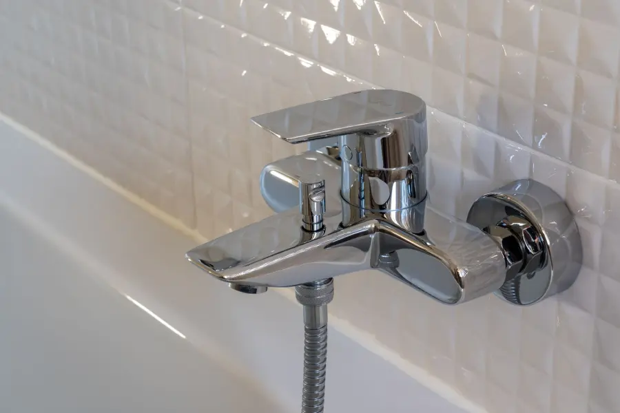 Come eliminare il calcare da rubinetti e sanitari