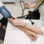 Pressione bassa: cause, sintomi e cosa fare