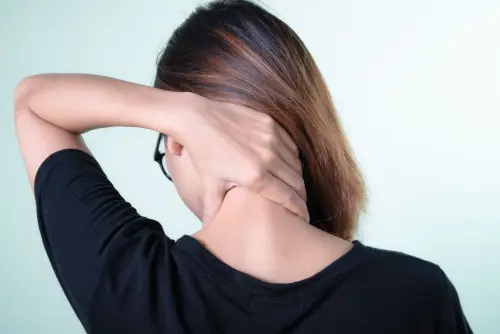 Rimedi per cervicalgia: cosa funziona davvero
