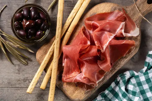 Viaggio tra i sapori italiani: scopri il pregiato Prosciutto di Parma