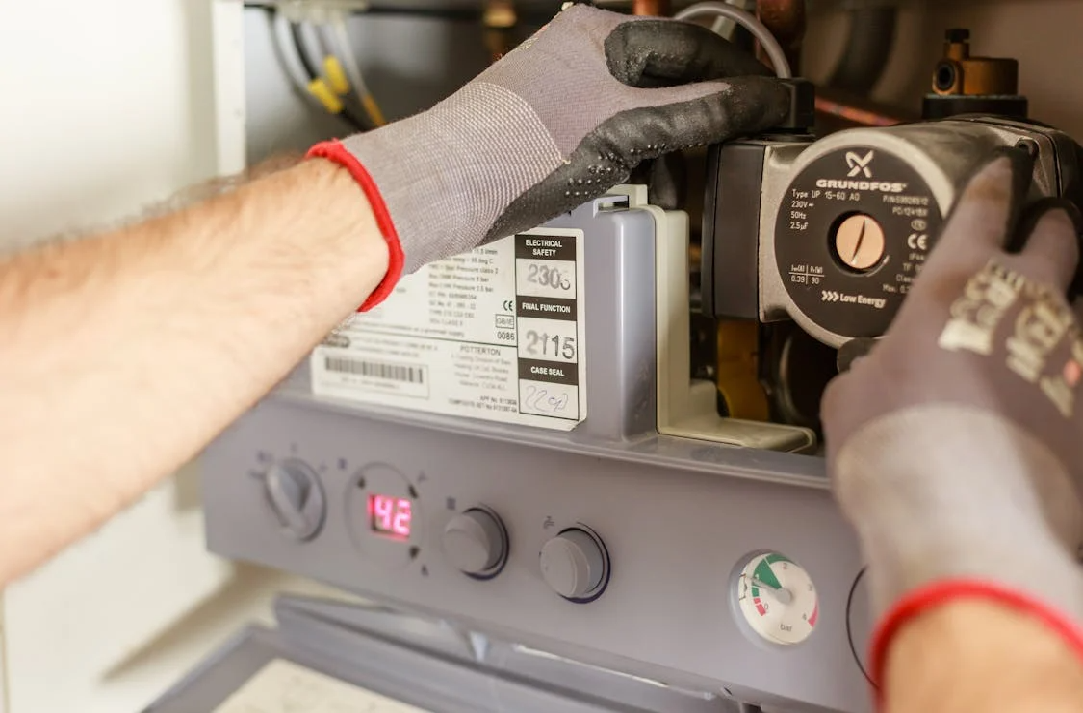 Caldaie e sistemi ibridi: perché la manutenzione conta quanto l’impianto